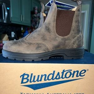 Blundstone Boots, Brogue wingtip. Women’s 7.5 & mens 4.5